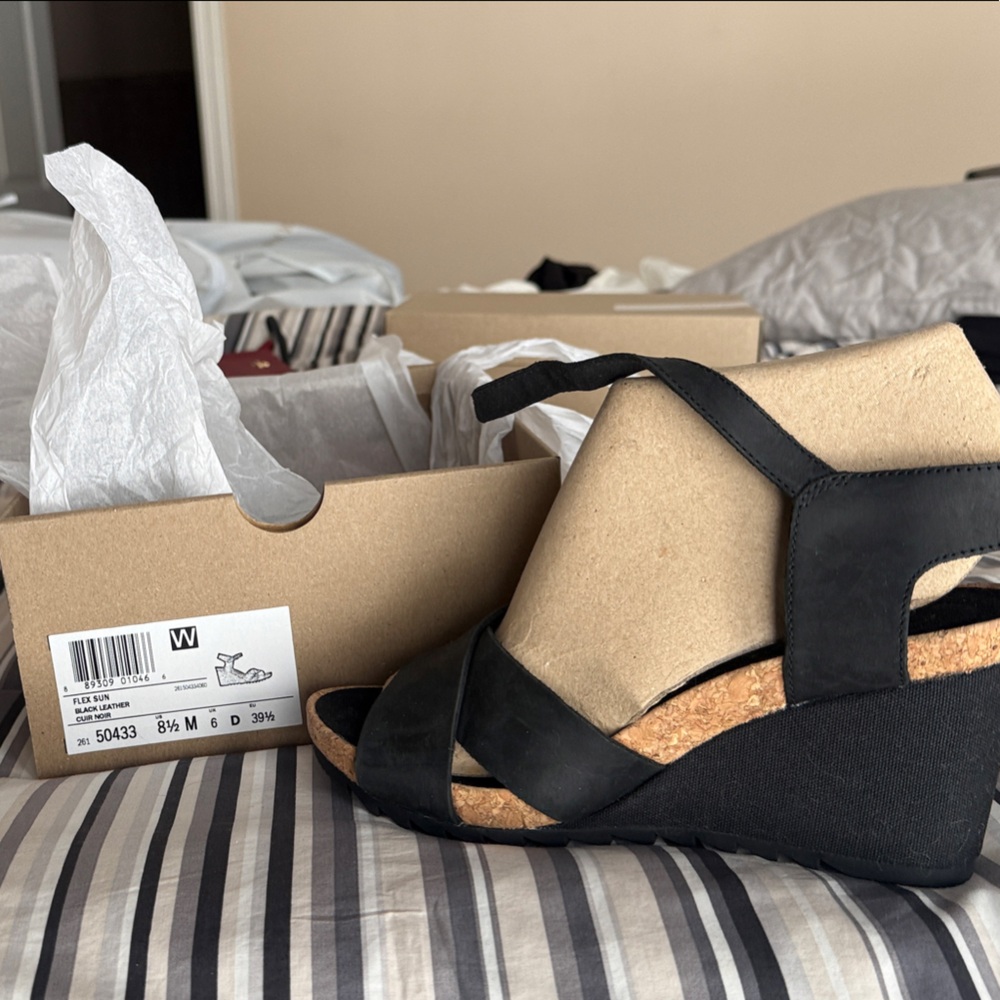 Flex Sun Black Leather and Tan Sandals